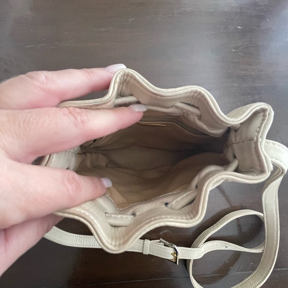 JUDITH LEIBER AUTHENTIC VINTAGE LEATHER CROSSBODY BAG - Picture 8 of 16